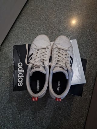 Zapatillas Adidas blancas y azules talla 45