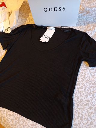 Camiseta Zara negra manga corta