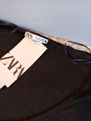 Camiseta Zara negra manga corta