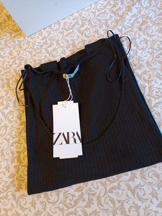 Camiseta Zara negra manga corta