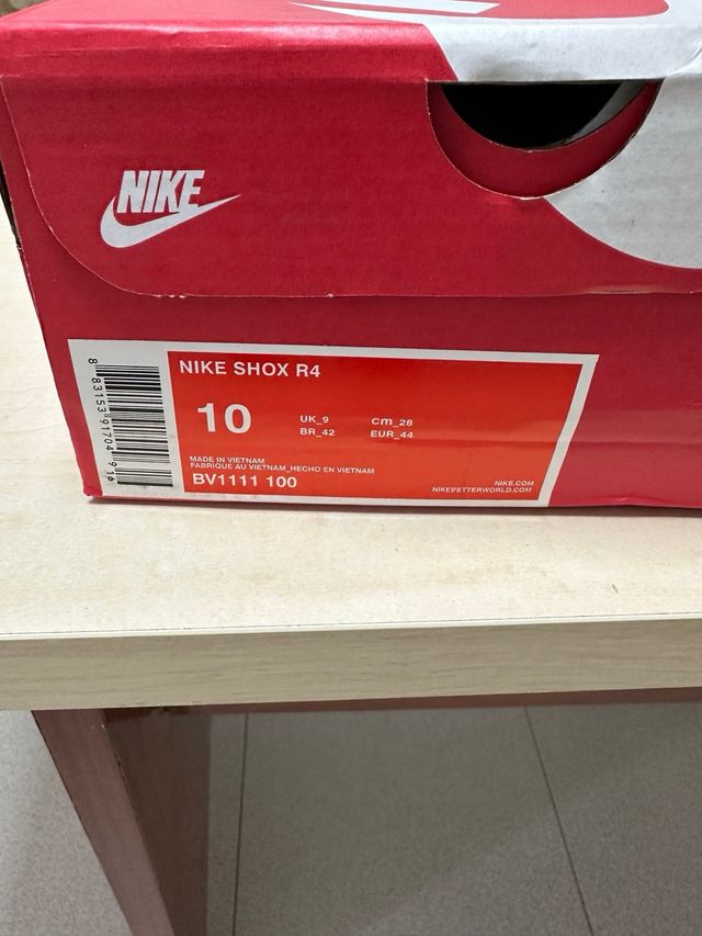 Zapatillas Nike Shox R4 blancas y plateadas