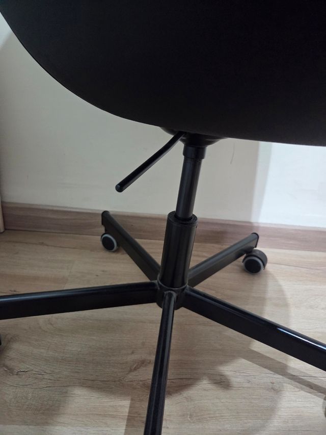 Butaca giratoria negra