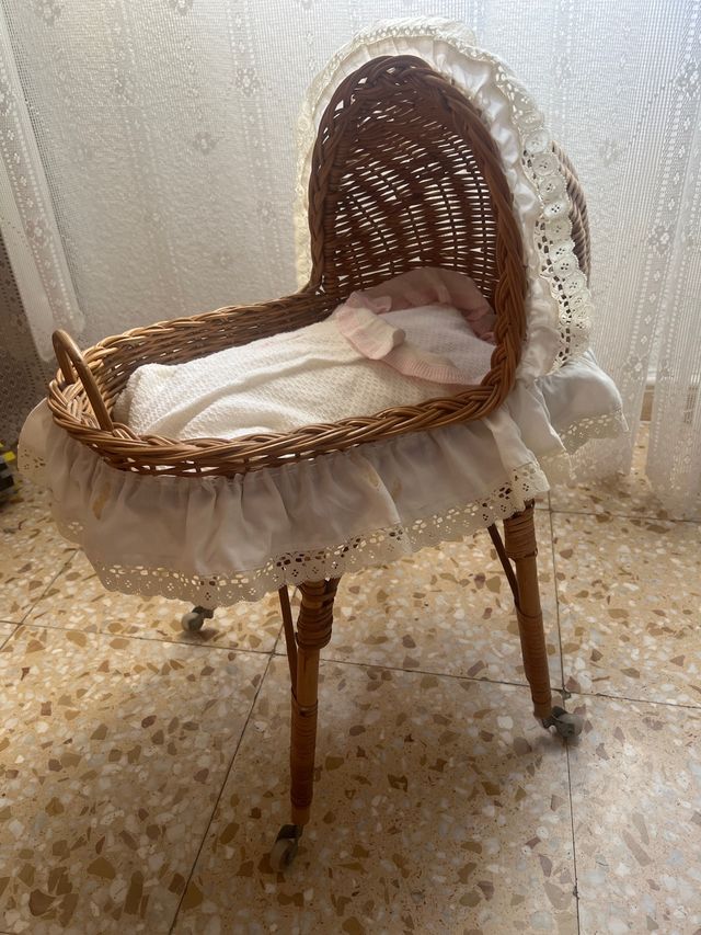 Cochecito mimbre muñecas vintage