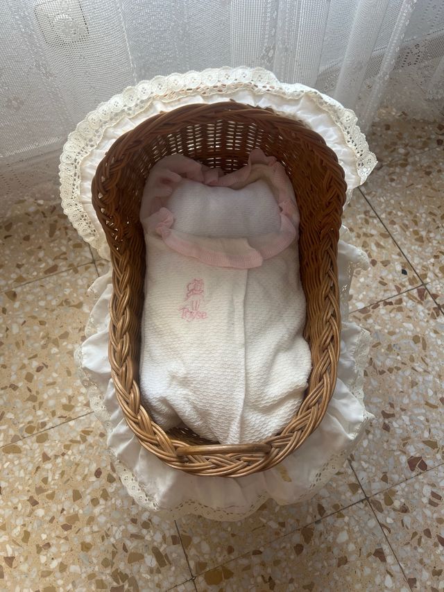 Cochecito mimbre muñecas vintage