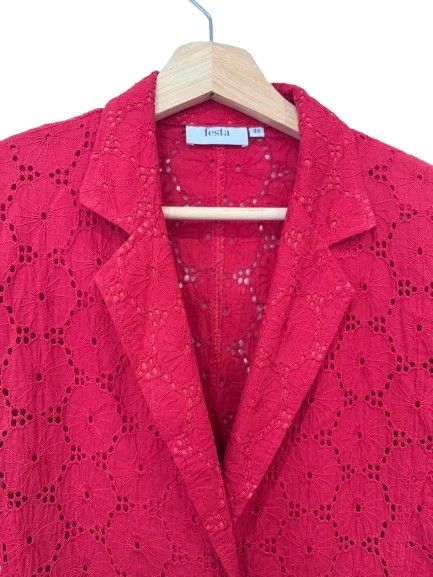 Blazer bordado color rojo talla 48, marca Festa