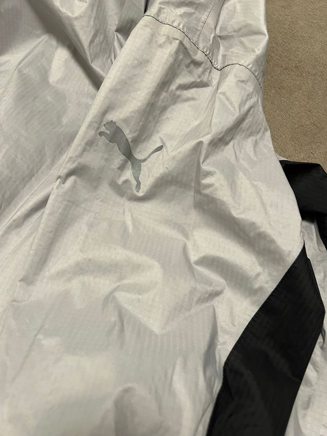 Chaqueta Puma Ligera Gris-Negra Impermeable