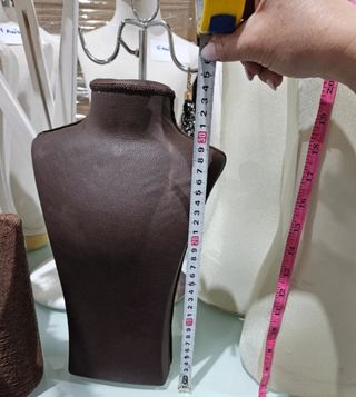 Expositor de cuero para joyas