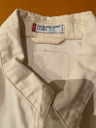 Cazadora Levis blanca. Engineered  Jeans