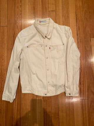 Cazadora Levis blanca. Engineered  Jeans