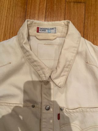 Cazadora Levis blanca. Engineered  Jeans