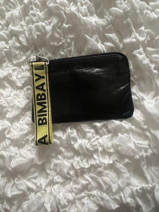 Monedero negro con agarre flúor 