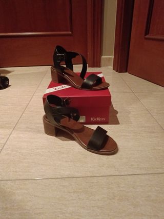 Sandalias Kickers Piel Negra Marrón 39