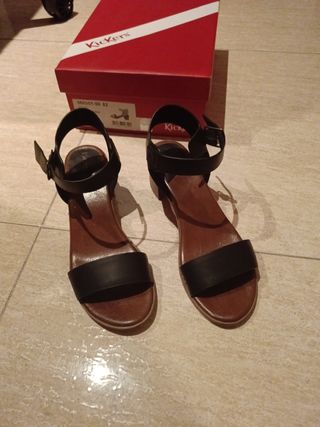 Sandalias Kickers Piel Negra Marrón 39