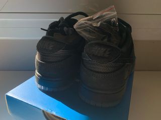 Nike Dunk Low Undefeated - Negras