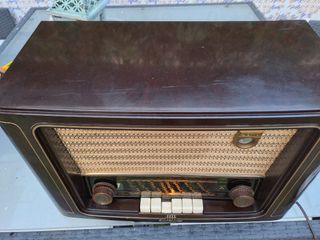 Radio antigua Grundig 2010 válvulas de 1952