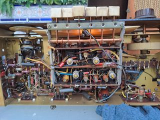 Radio antigua Grundig 2010 válvulas de 1952