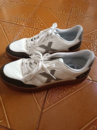 Zapatillas Munich blancas y marrón
