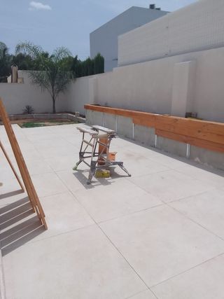 Banco madera jardín