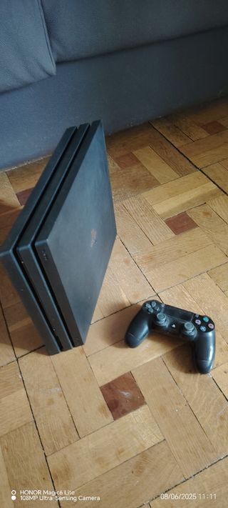PS4 Pro (PlayStation 4) + 6 juegos