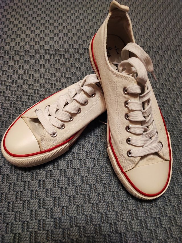Zapatillas blancas rojas
