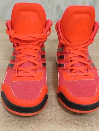 Zapatillas Adidas rojas altas