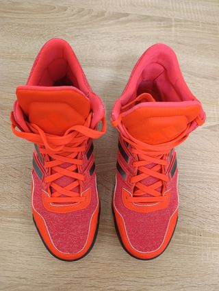 Zapatillas Adidas rojas altas
