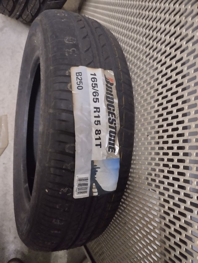 Neumático Bridgestone 165/65 R15 81T