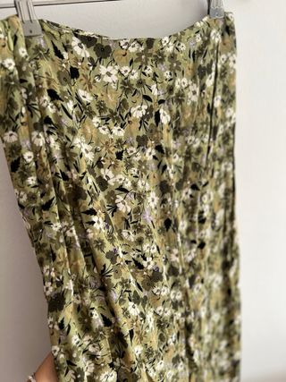 Falda midi Stradivarius flores