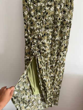 Falda midi Stradivarius flores