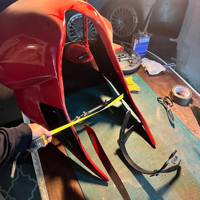 Cúpula y carenado moto clásica roja