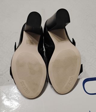 Sandalias GUESS 