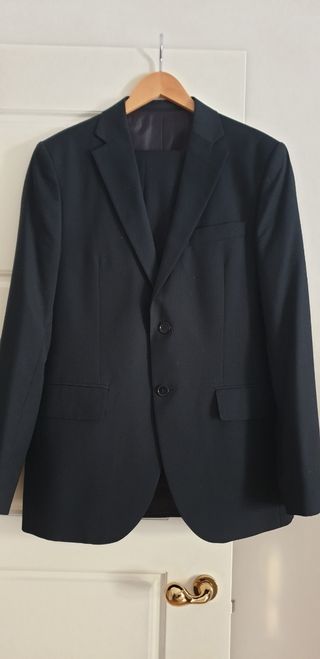 Traje azul marino elegante