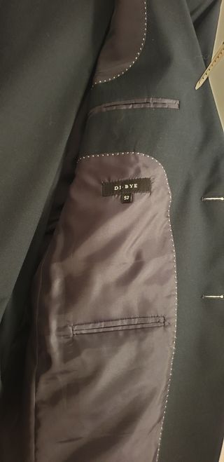 Traje azul marino elegante