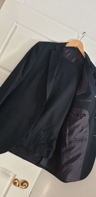 Traje azul marino elegante