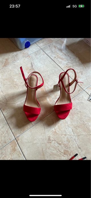 Sandalias Mary Paz rojas tacón
