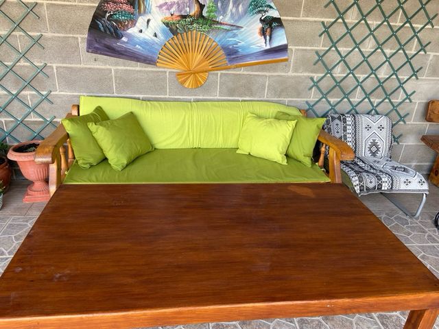 Sofá madera exterior - Cojines verdes