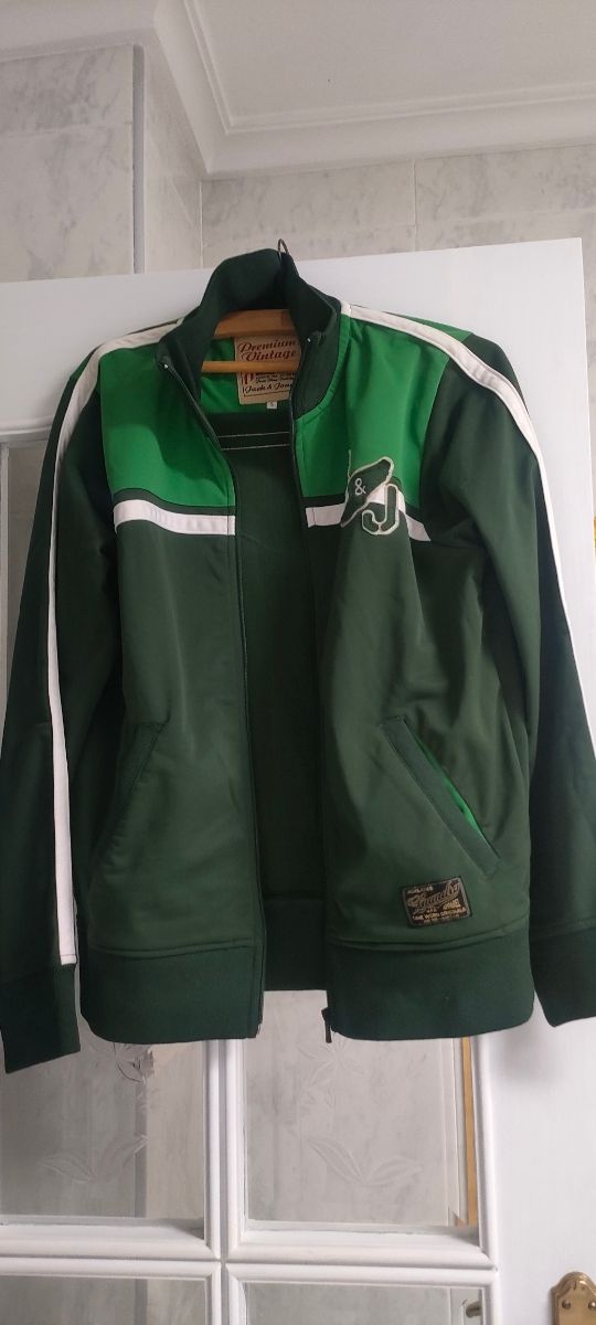 Cazadora chándal Genuine Products verde-blanca