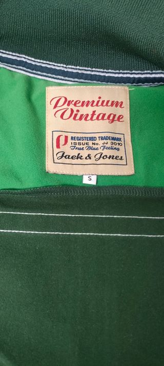 Cazadora chándal Genuine Products verde-blanca