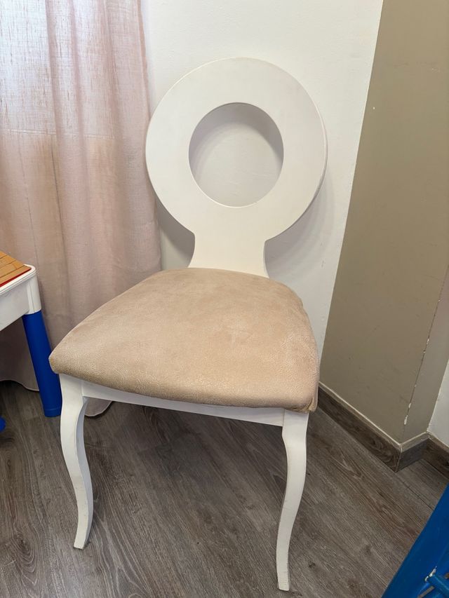 Sillas blancas lacadas blanco
