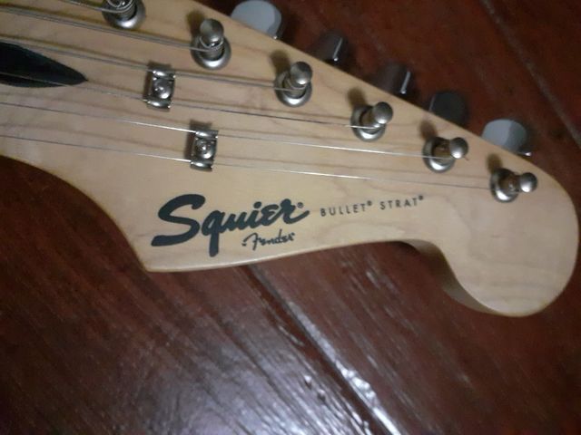 Guitarra Squier Strat Bullet de Fender