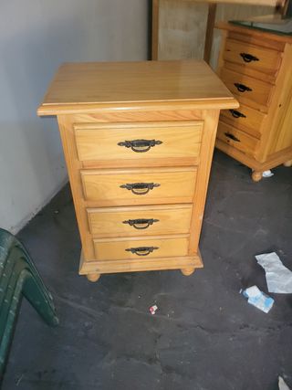 Mesitas de noche de madera con cristal