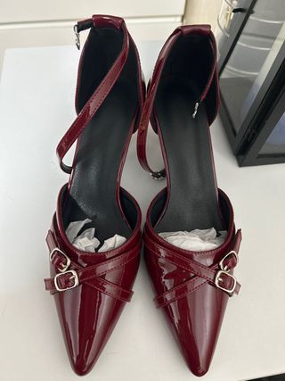 Zapatos granate de tacón