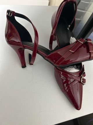 Zapatos granate de tacón