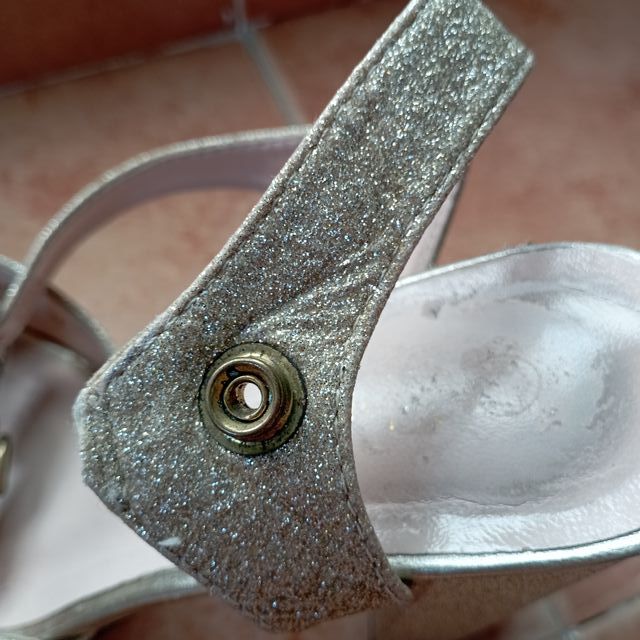 Zapatos dorados plataforma mujer con plataforma.