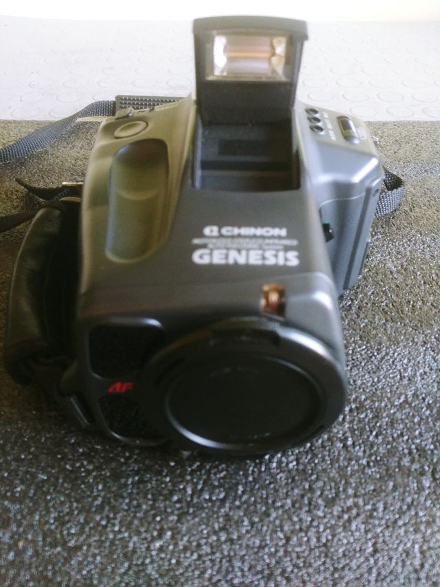 Chinon Genesis: Macchina Fotografica
