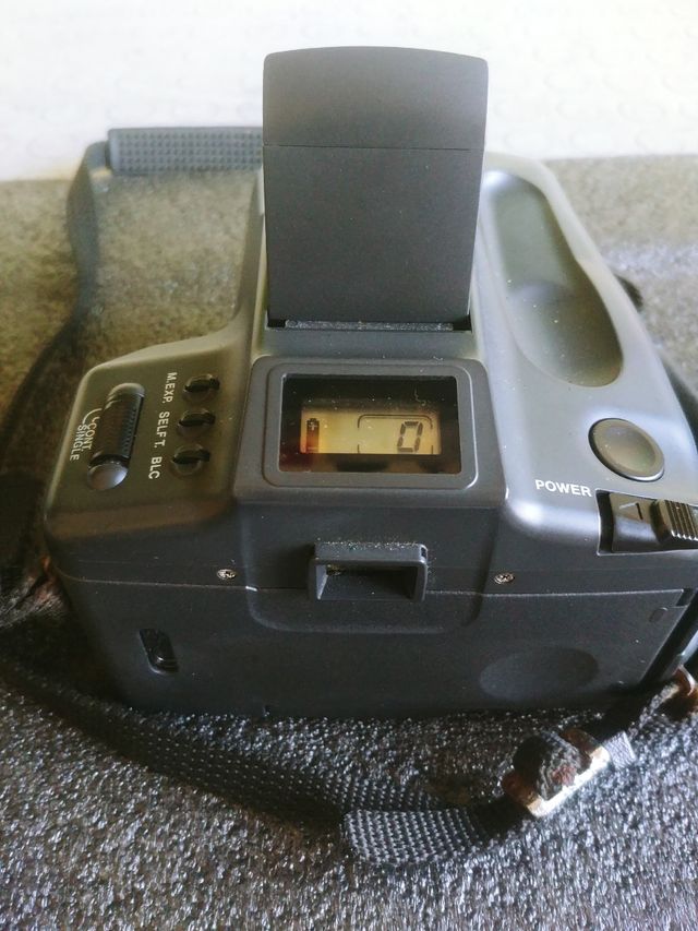 Chinon Genesis: Macchina Fotografica