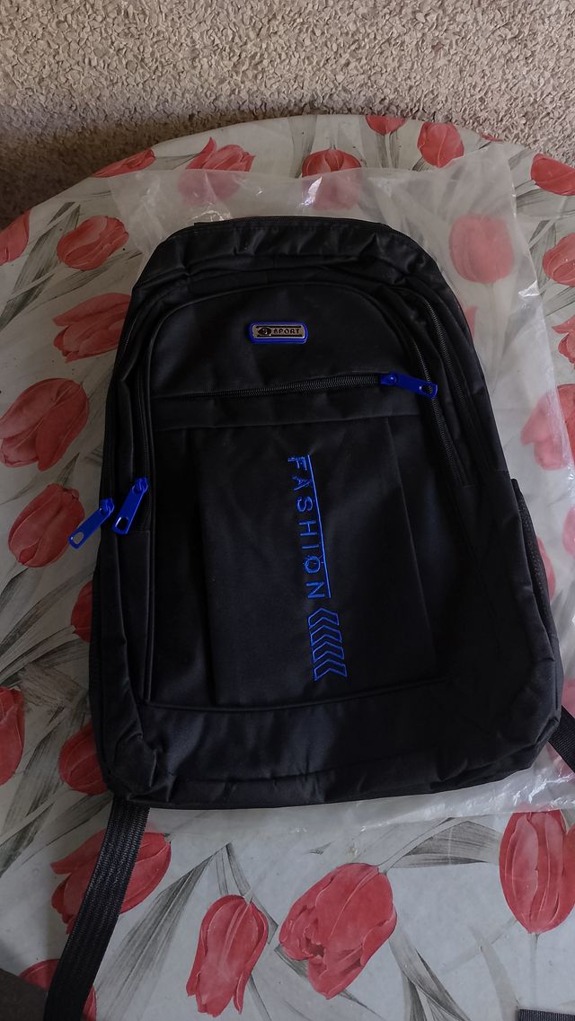 Mochila deportiva negra y azul Sin estrenar