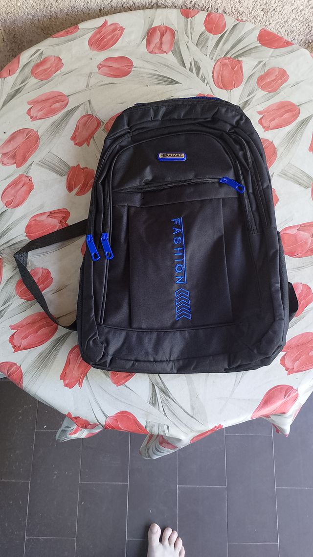 Mochila deportiva negra y azul Sin estrenar