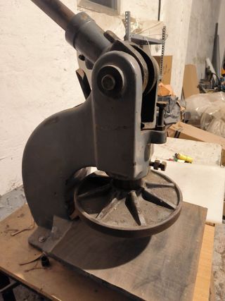 Máquina troqueladora Roig