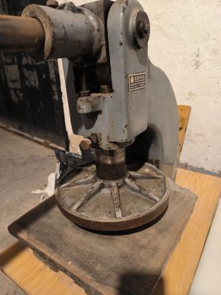 Máquina troqueladora Roig